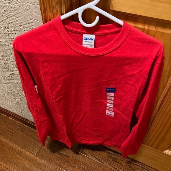 Gildan size small red long sleeve tee - Picture 1 of 4